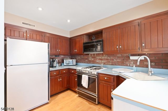4 Summit Ave, Fair Lawn Boro, NJ 07410