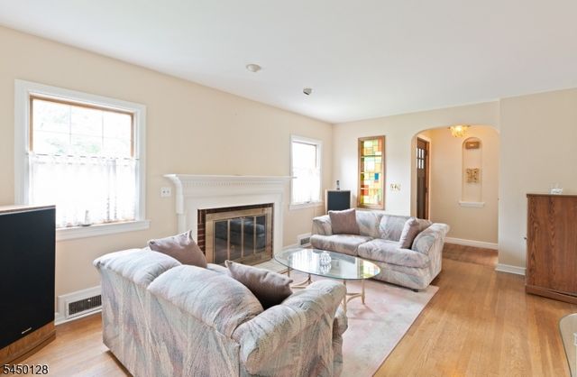 4 Summit Ave, Fair Lawn Boro, NJ 07410