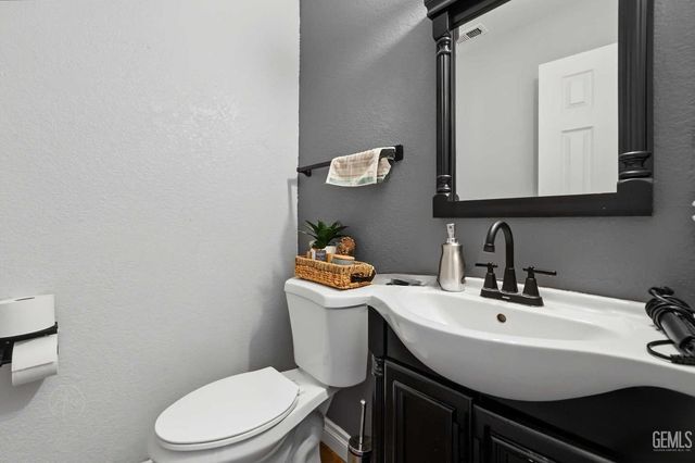 1805 Scenic View Drive, Bakersfield, CA 93307