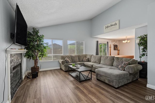 1805 Scenic View Drive, Bakersfield, CA 93307