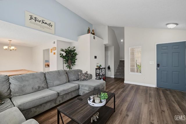 1805 Scenic View Drive, Bakersfield, CA 93307