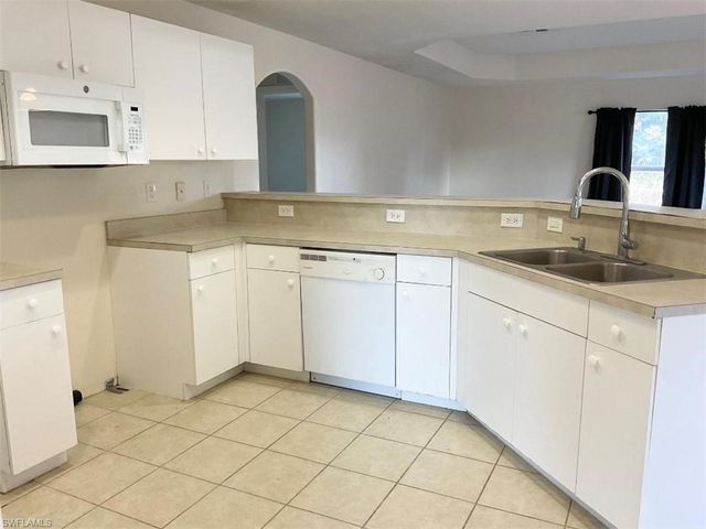 2323 NE 26th ST, Cape Coral, FL 33909