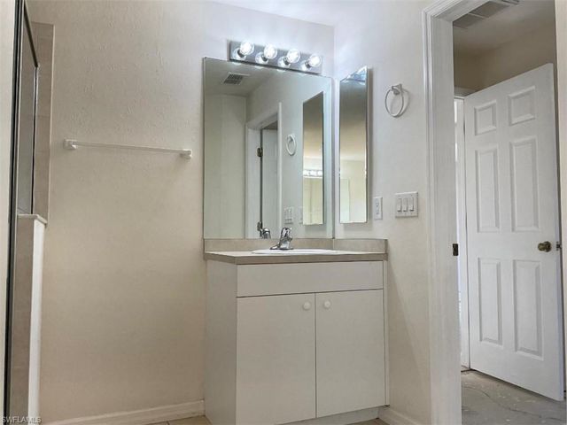 2323 NE 26th ST, Cape Coral, FL 33909