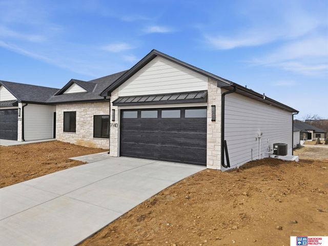 9140 Lucena Drive, Lincoln, NE 68520