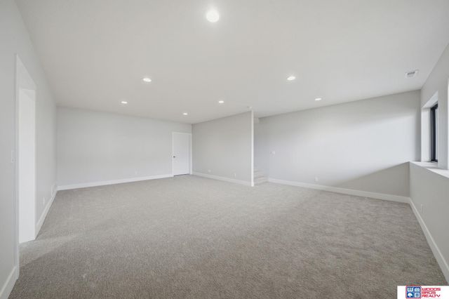 9140 Lucena Drive, Lincoln, NE 68520