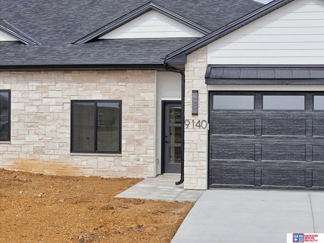 9140 Lucena Drive, Lincoln, NE 68520