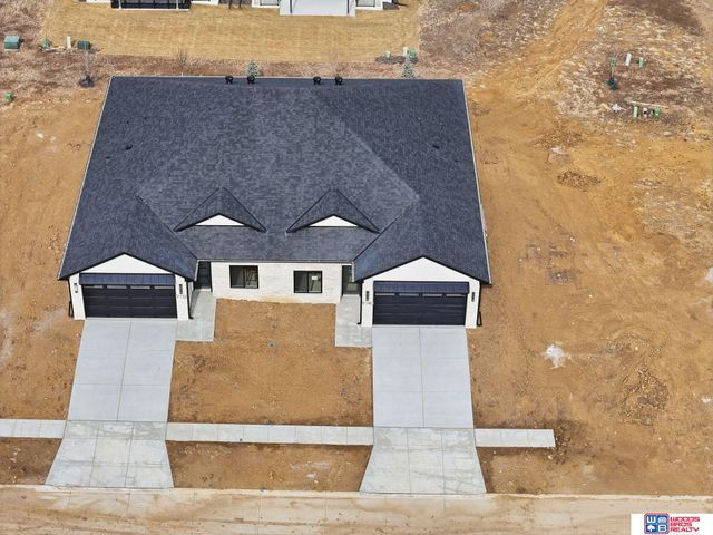 9140 Lucena Drive, Lincoln, NE 68520