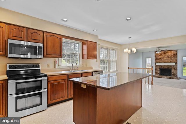 914 MAPLEWOOD LN, Enola, PA 17025