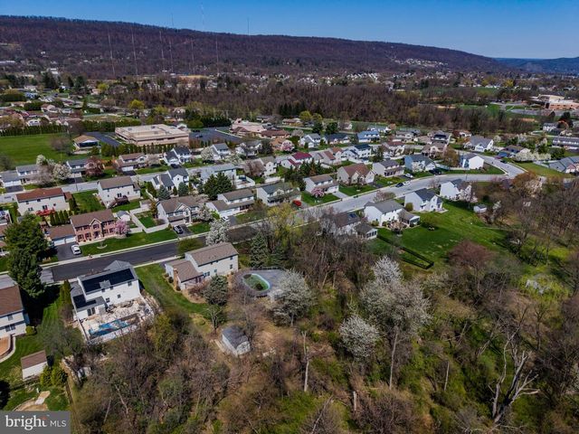 914 MAPLEWOOD LN, Enola, PA 17025