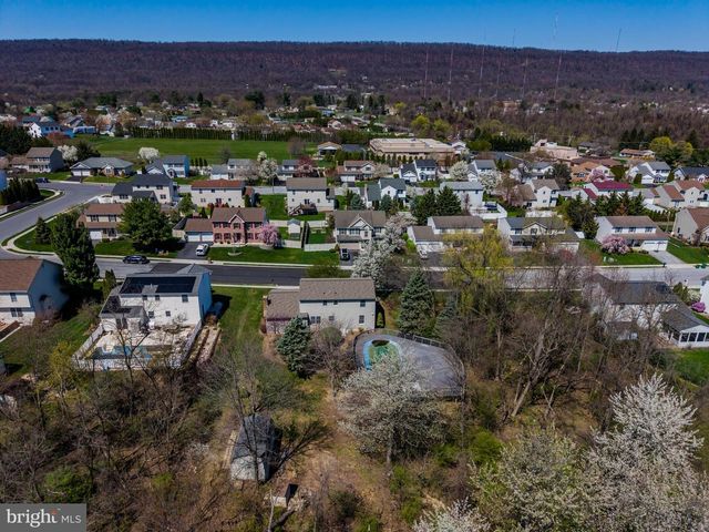 914 MAPLEWOOD LN, Enola, PA 17025
