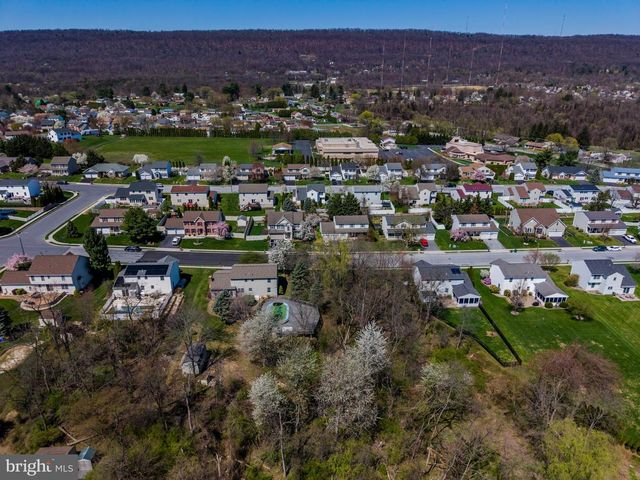 914 MAPLEWOOD LN, Enola, PA 17025