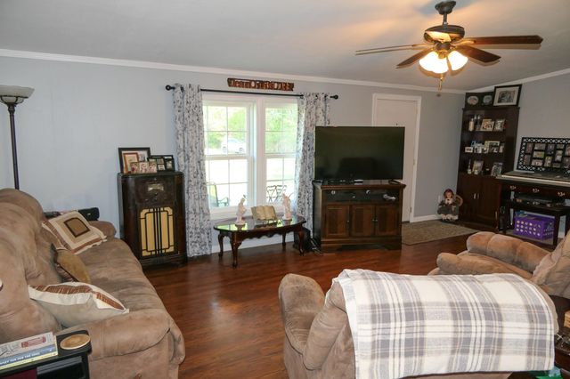 615 Beacon Light Rd, Spartanburg, SC 29307