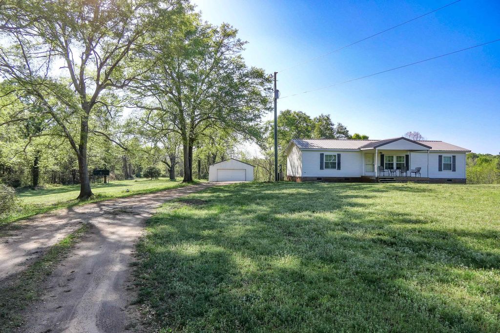 615 Beacon Light Rd, Spartanburg, SC 29307