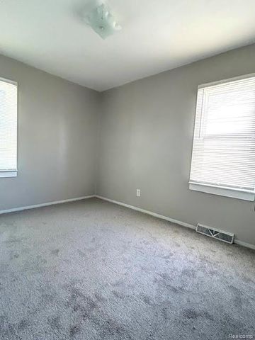 27699 Brettonwoods Street, Madison Heights, MI 48071