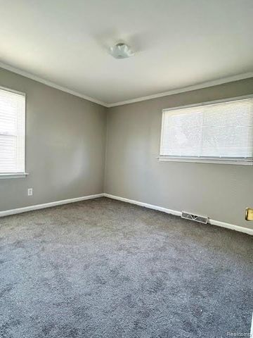 27699 Brettonwoods Street, Madison Heights, MI 48071