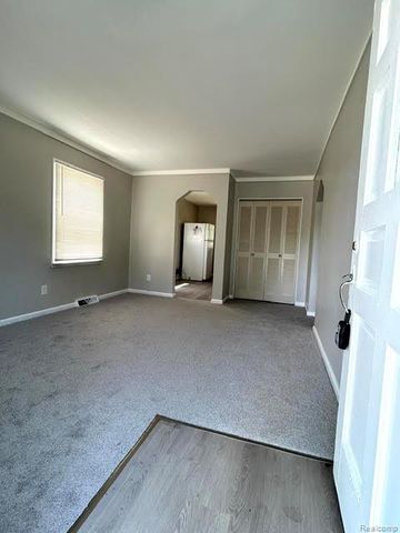 27699 Brettonwoods Street, Madison Heights, MI 48071