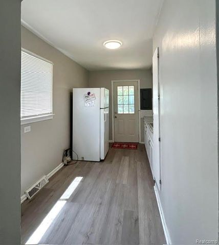 27699 Brettonwoods Street, Madison Heights, MI 48071
