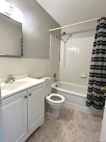 27699 Brettonwoods Street, Madison Heights, MI 48071