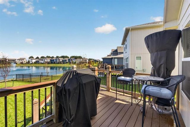 8724 SW Brickell Drive, Blue Springs, MO 64064