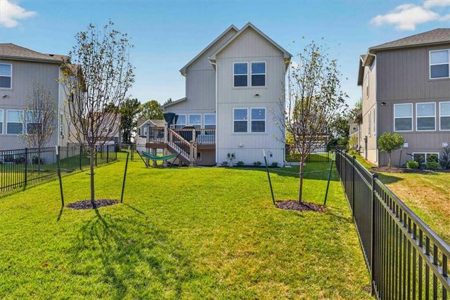 8724 SW Brickell Drive, Blue Springs, MO 64064