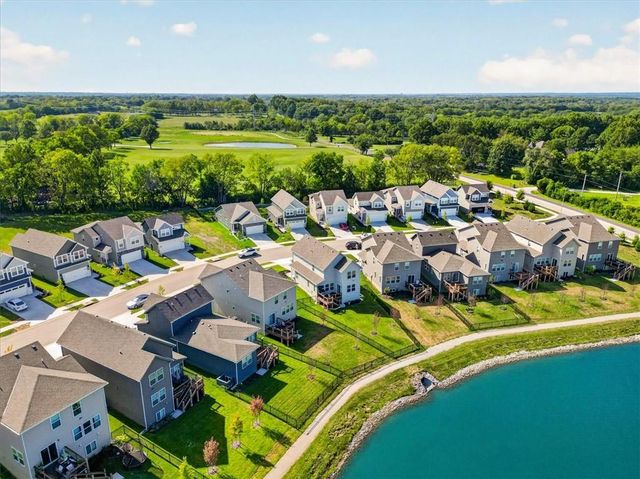 8724 SW Brickell Drive, Blue Springs, MO 64064