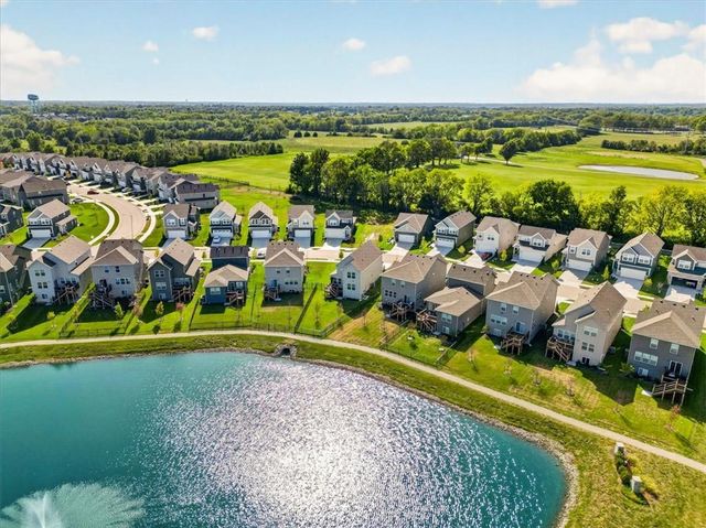 8724 SW Brickell Drive, Blue Springs, MO 64064