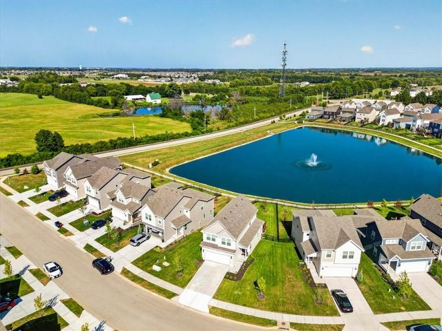 8724 SW Brickell Drive, Blue Springs, MO 64064