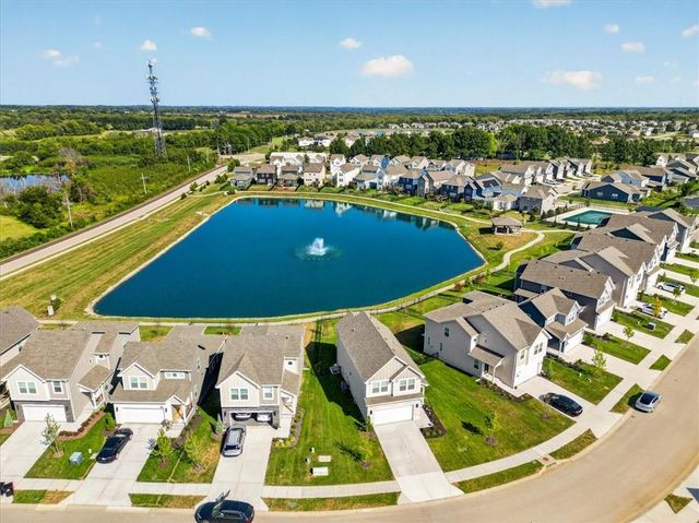 8724 SW Brickell Drive, Blue Springs, MO 64064