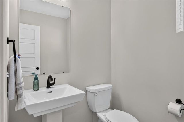 8724 SW Brickell Drive, Blue Springs, MO 64064