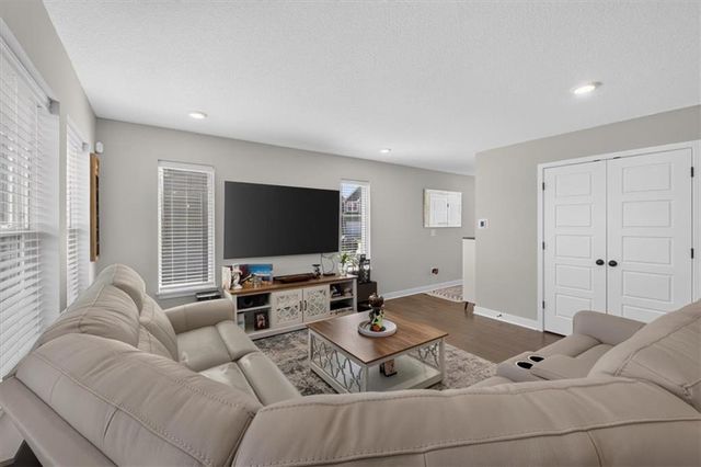 8724 SW Brickell Drive, Blue Springs, MO 64064