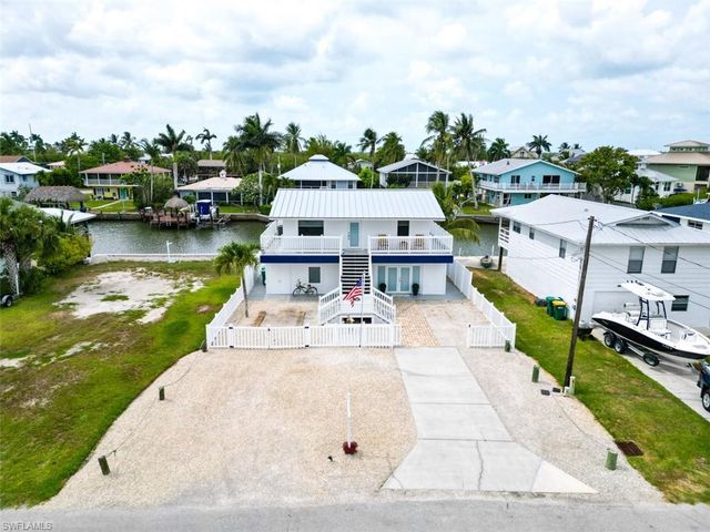 576 Coconut AVE, Goodland, FL 34140