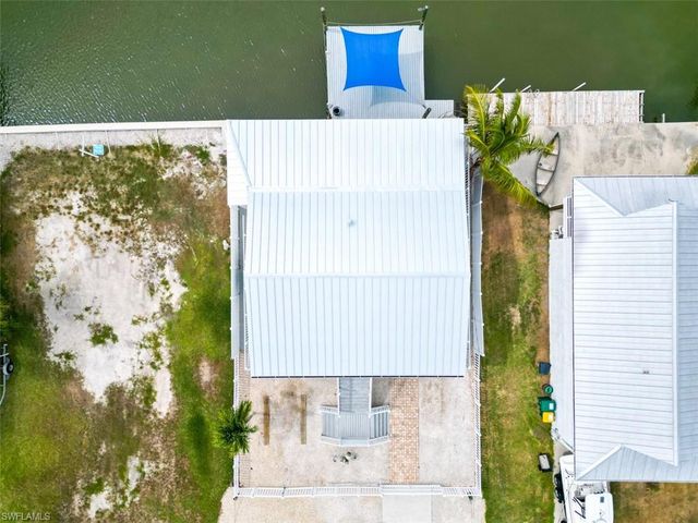 576 Coconut AVE, Goodland, FL 34140