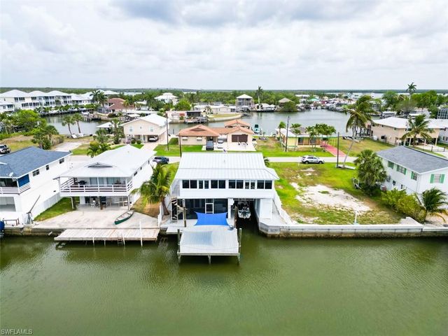 576 Coconut AVE, Goodland, FL 34140