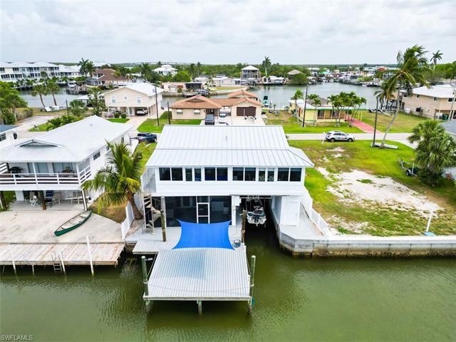 576 Coconut AVE, Goodland, FL 34140