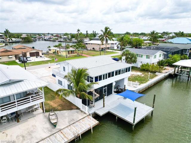 576 Coconut AVE, Goodland, FL 34140