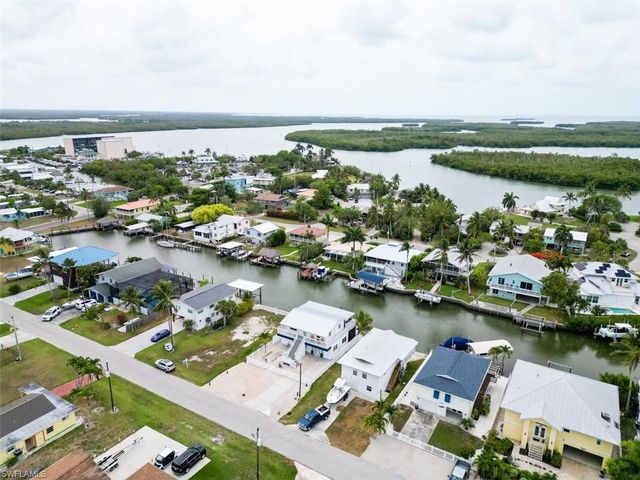 576 Coconut AVE, Goodland, FL 34140