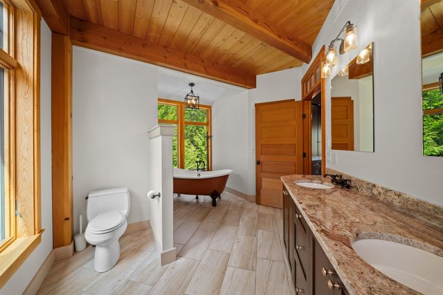 119 Moat View Drive, Albany, NH 03813
