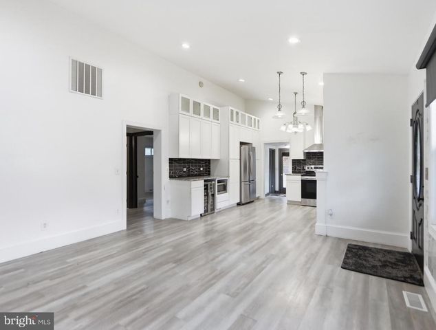 8055 MAYWOOD AVE, Pasadena, MD 21122