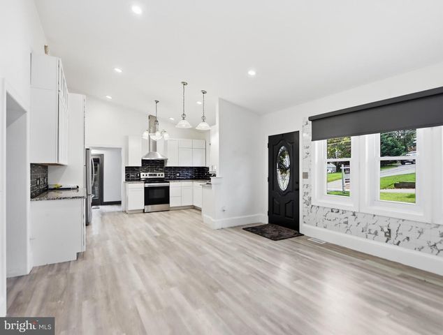 8055 MAYWOOD AVE, Pasadena, MD 21122