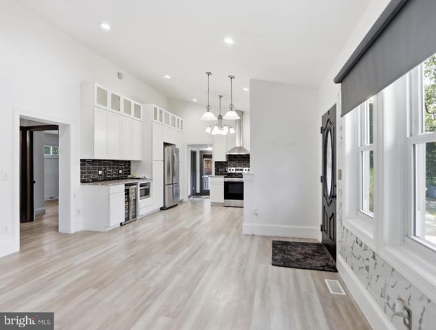 8055 MAYWOOD AVE, Pasadena, MD 21122