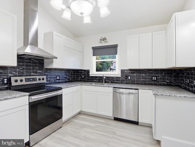 8055 MAYWOOD AVE, Pasadena, MD 21122