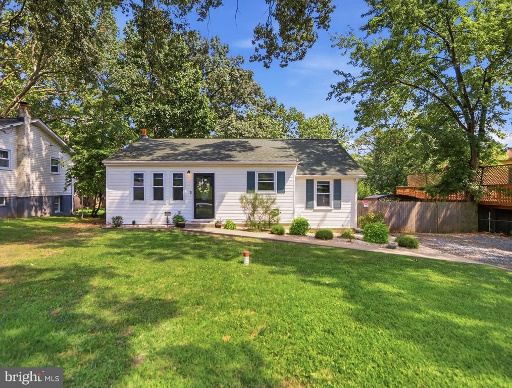 8055 MAYWOOD AVE, Pasadena, MD 21122