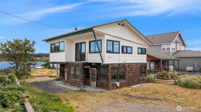 2403 Sunlight Beach Road, Clinton, WA 98236