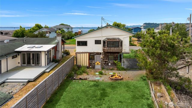 2403 Sunlight Beach Road, Clinton, WA 98236
