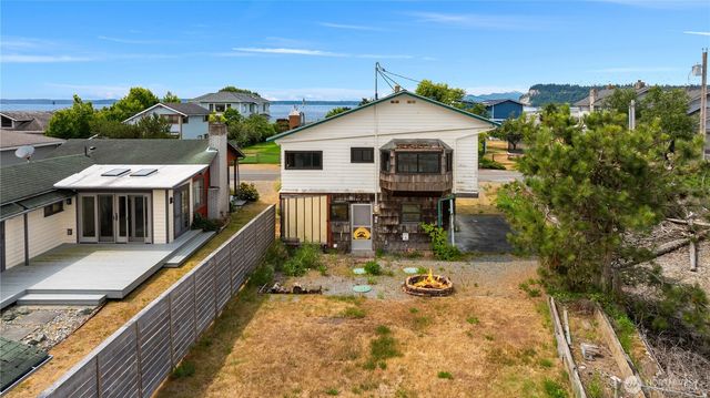 2403 Sunlight Beach Road, Clinton, WA 98236