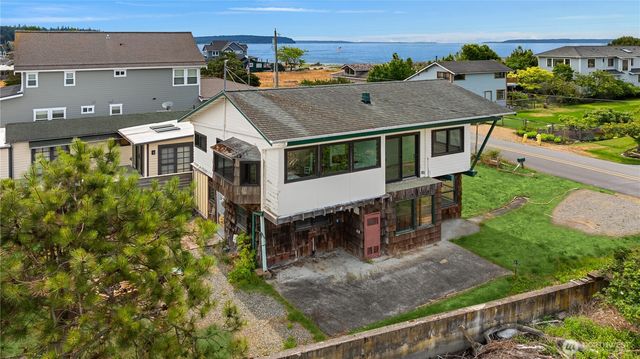 2403 Sunlight Beach Road, Clinton, WA 98236