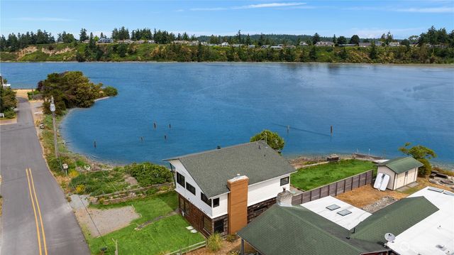 2403 Sunlight Beach Road, Clinton, WA 98236