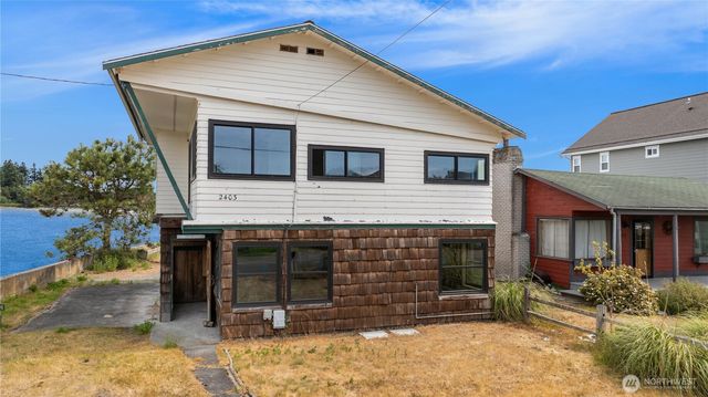 2403 Sunlight Beach Road, Clinton, WA 98236