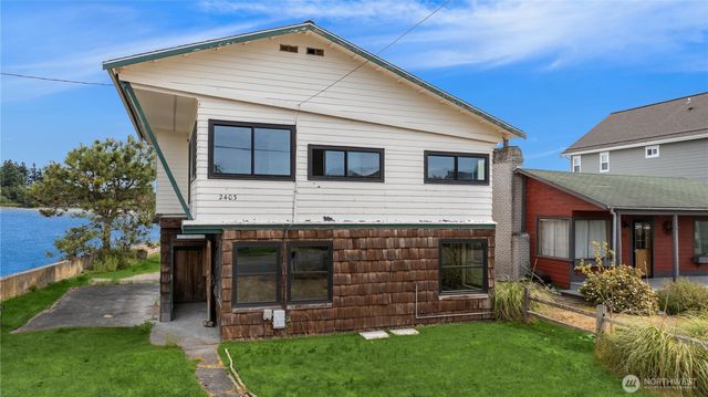 2403 Sunlight Beach Road, Clinton, WA 98236