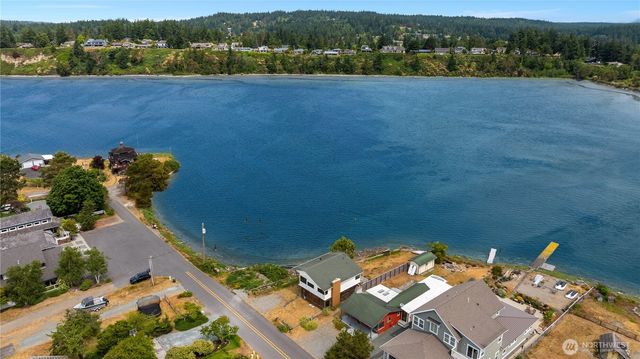 2403 Sunlight Beach Road, Clinton, WA 98236